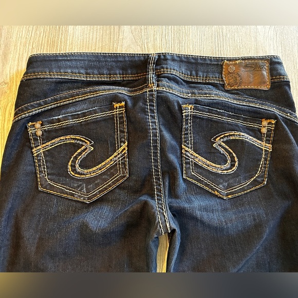 Silver Jeans Womens 32 x 31 Dark Wash Blue Denim Camden Rose Bell Bottom Flared. - Picture 3 of 14